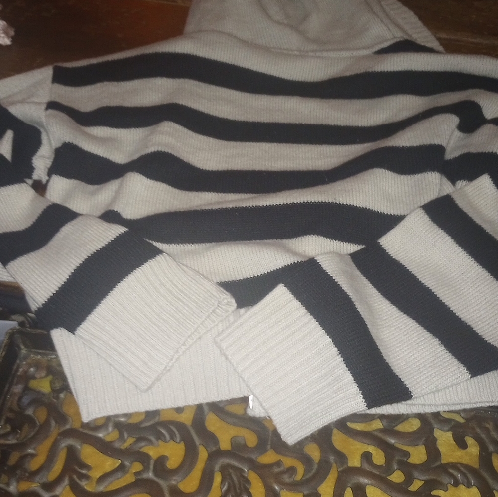"CLOTH," Made in China, Cropped Cardigan Hoodie Creme Strip
